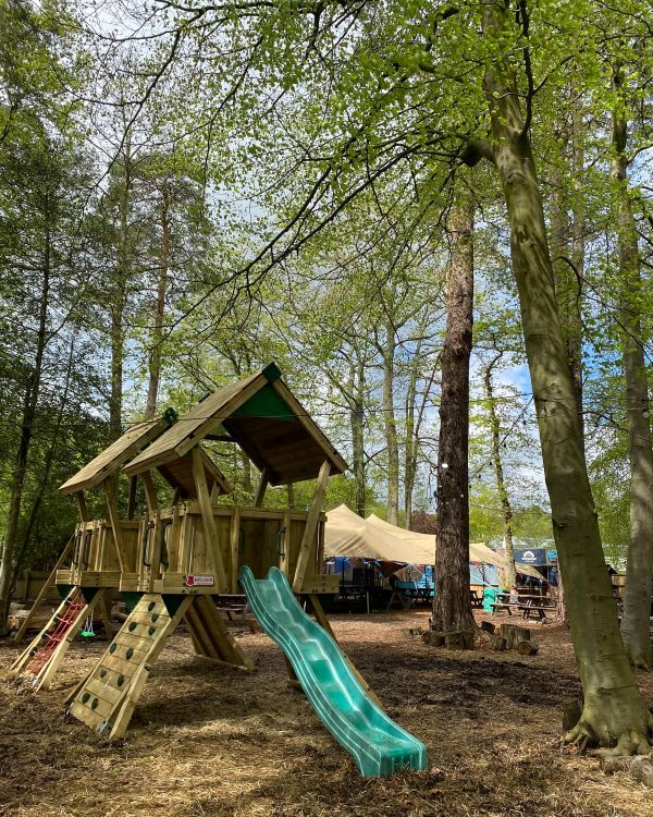 The Old Thatch – Family Pub with Play Area & Beer Garden