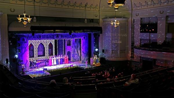 BOURNEMOUTH PAVILION – CHRISTMAS CRACKER CONCERT